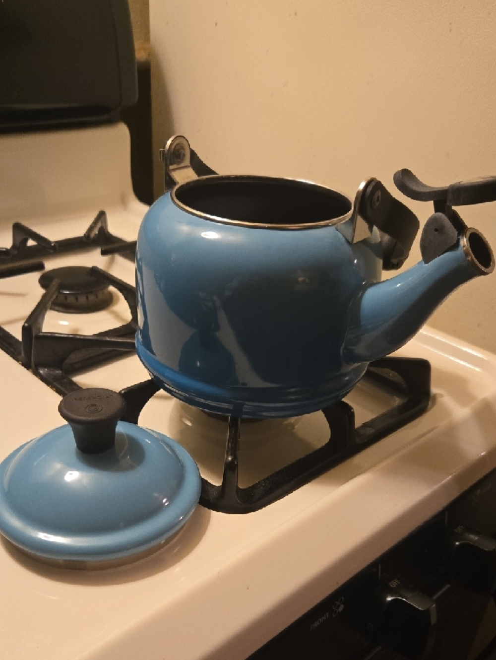 Le Creuset Carribean Blue Teakettle with Black Handle and Knob - Picture 7 of 16